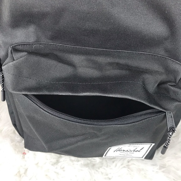 New Herschel backpack - Picture 5 of 6